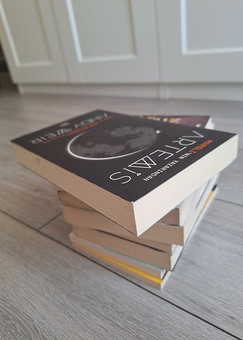  Beden Renk Artemis - Andy Weir