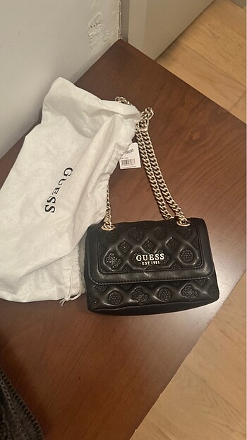Guess etiketli hiç kullanılmamış çanta