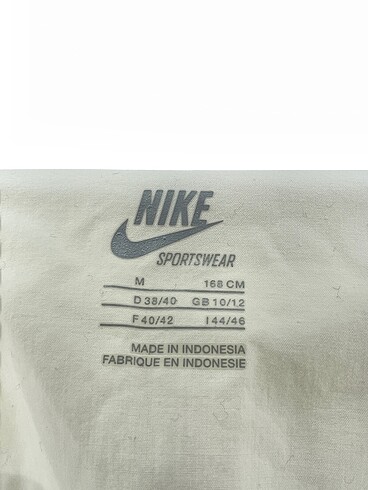 m Beden beyaz Renk Nike Ceket %70 İndirimli.
