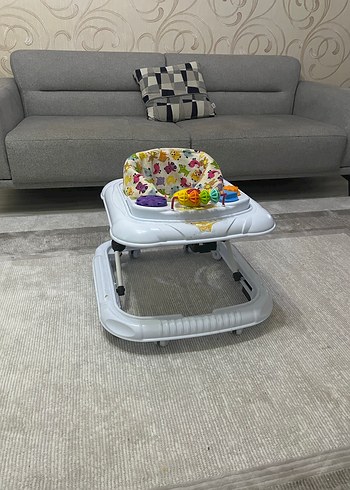 Beyaz ve Gri Bebek Yürüteci
