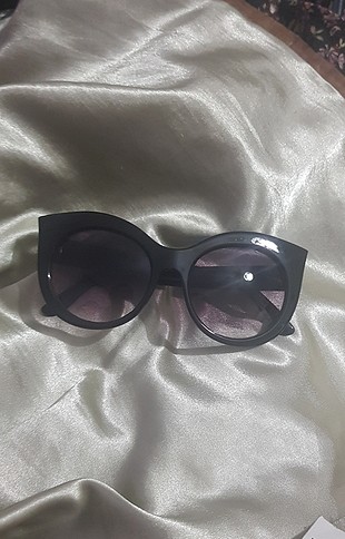 H&M siyah güneş gözlüğü
