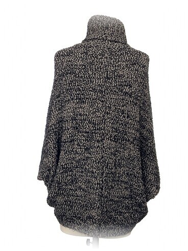 m Beden Bershka Kazak / Triko %70 İndirimli.
