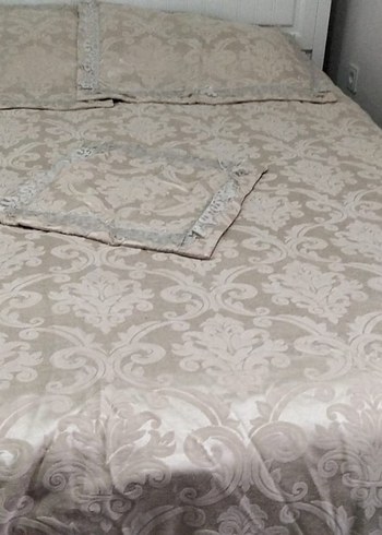 pembe İşlemeli Yatak Örtüsü - Görsel 3