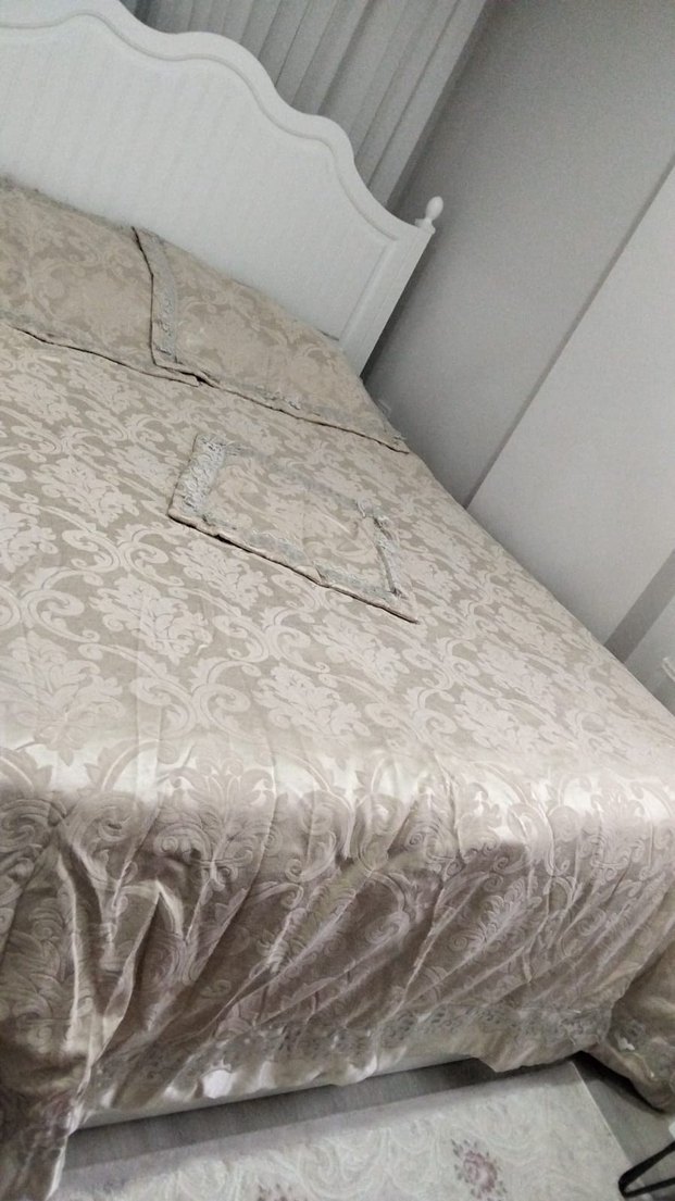 pembe İşlemeli Yatak Örtüsü - Görsel 2