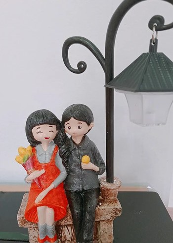 Işıklı lambası olan 
Renkli Çift Figürlü Biblo - Görsel 3