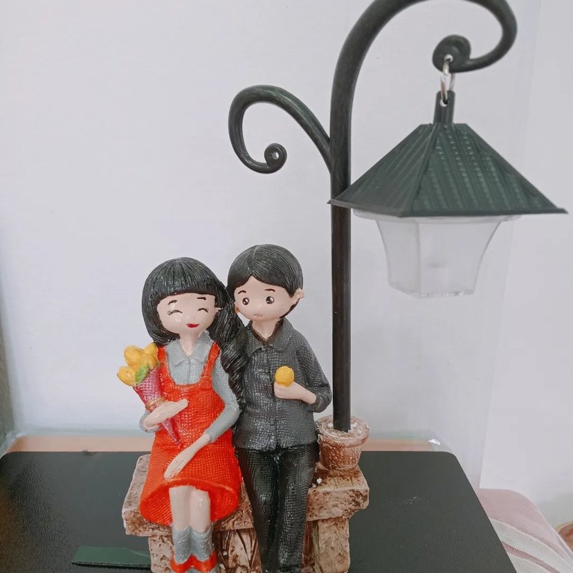 Işıklı lambası olan 
Renkli Çift Figürlü Biblo - Görsel 3