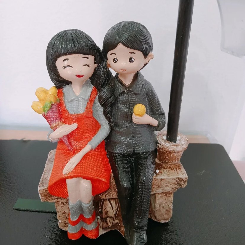 Işıklı lambası olan 
Renkli Çift Figürlü Biblo - Görsel 2