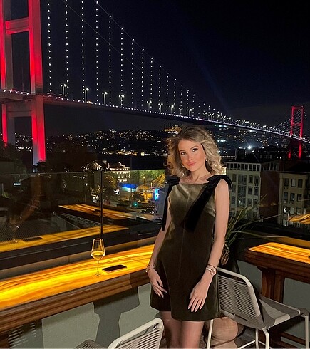 ZARA HAKİ YEŞİLİ FİYONKLU ELBİSE