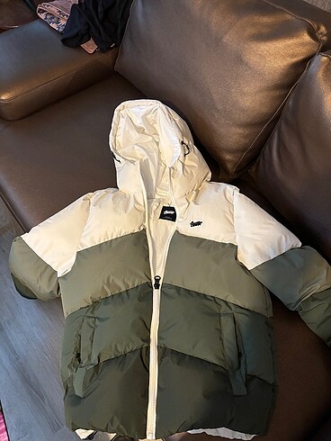 Pull Bear sıfır mont 1-2 kere giyildi fiyatı 1890 a aldım 20 gü