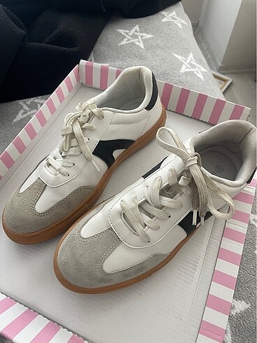 Sneaker