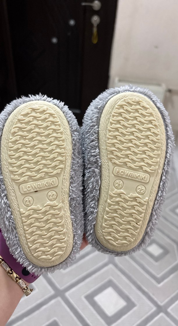 Kız Çocuk Gri Kürklü Nakışlı Sıcak Terlik - Görsel 3