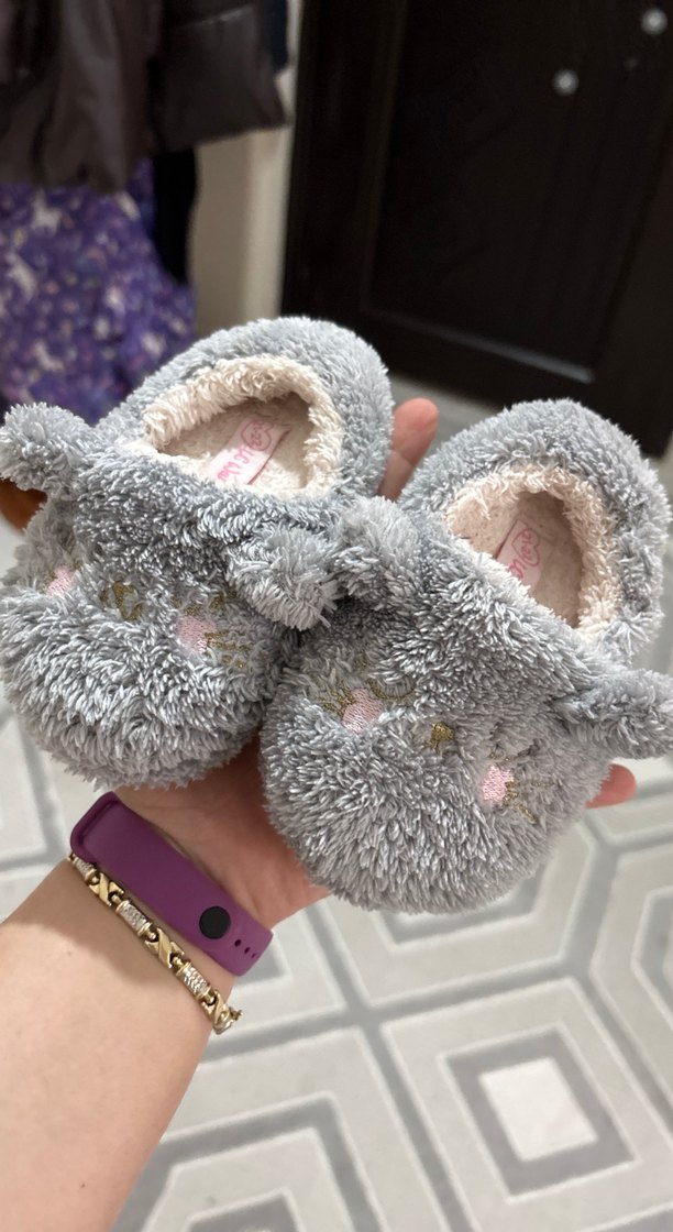 Kız Çocuk Gri Kürklü Nakışlı Sıcak Terlik - Görsel 2