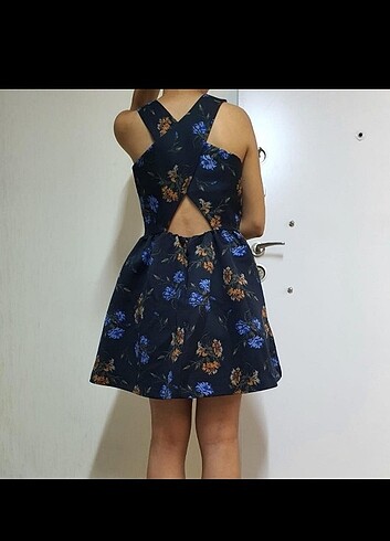 Zara Zara sırt detaylı elbise