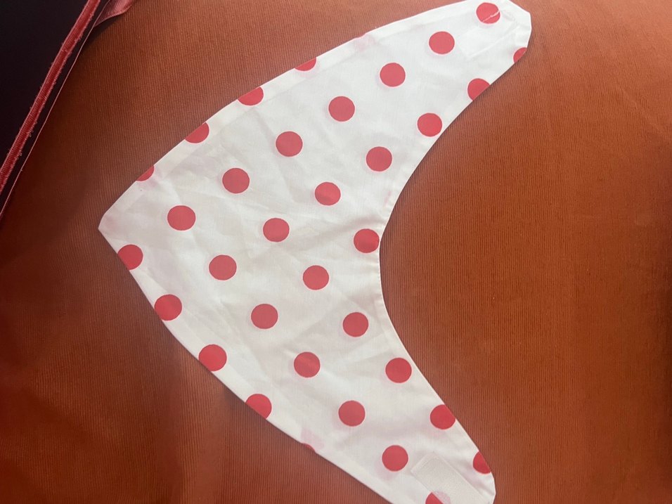 Puantiyeli kirmizi Bebek Önlüğü - Görsel 3