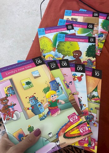 Lindy ve Robot Arkadaşları 2 - Çocuk Kitabı - Görsel 2