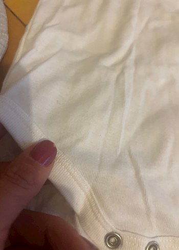 Gri ve Beyaz Kolsuz Bebek Body - Görsel 7