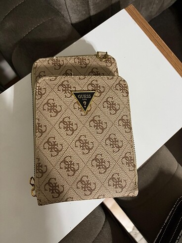 Guess GUESS ÇAPRAZ BÜTÜN RENKLERİ MEVCUTTUR