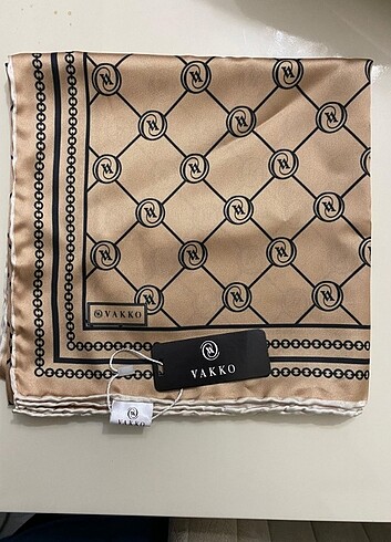 Vakko-Tivil Monogram Eşarp 