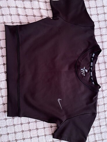 nike crop