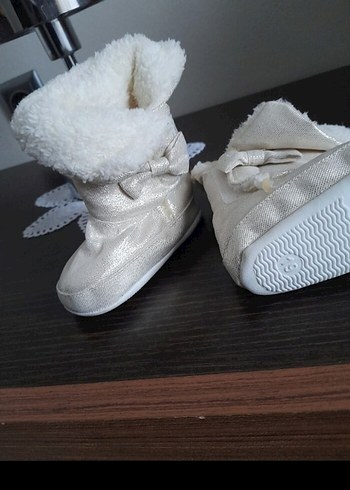 Kız Çocuk Parlak Beyaz Kürklü Ev  botu 19 numara - Görsel 3