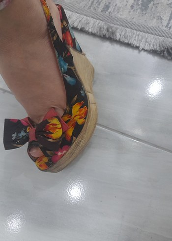 Çiçek Desenli Kadın Dolgu Topuklu Ayakkabı
