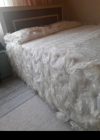 yatak örtüsü  cok şık yenı sayılır  ceyıze aldım  kulanmadım - Görsel 4