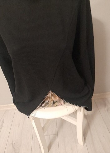l Beden siyah Renk Sweatshirt yenı hıc kulanılmadı sıfır urun 40 beden yumaş malı v
