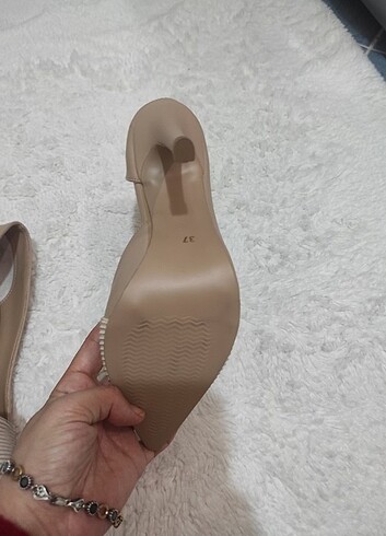 37 Beden Yüksek topuk stiletto , topuk boyu 10 cm.