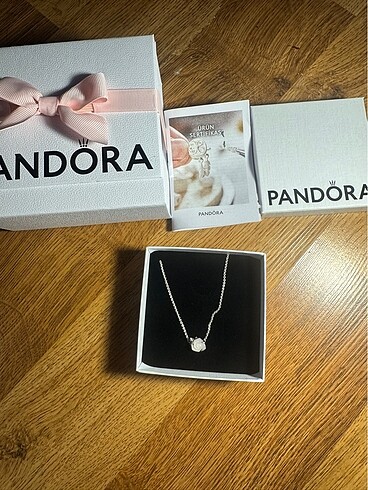 Beden orjinal pandora kolye beyaz gül