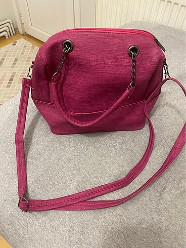 Pembe çanta