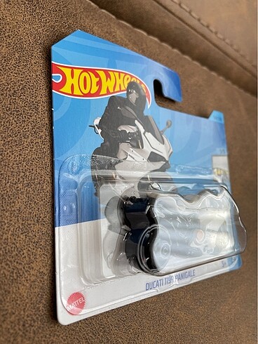  Beden Renk Hotwheels ducati 1199 TH model