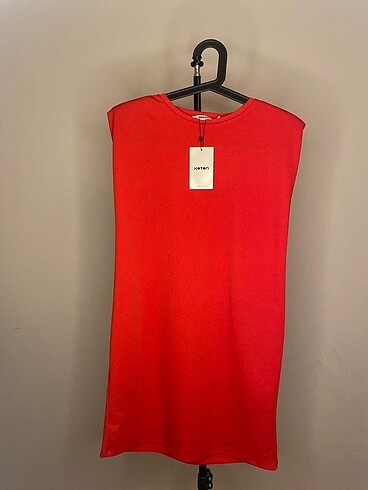 Koton Omuzları Vatkalı Elbise Kırmızı