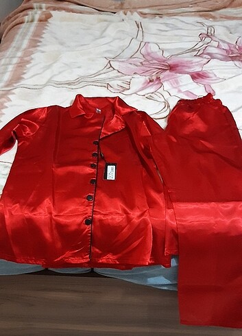 Saten kirmizi pijama takimi