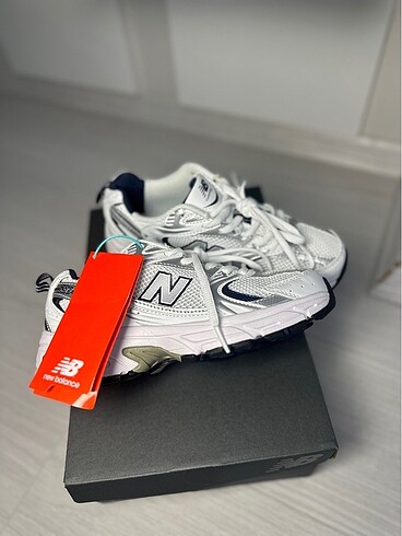 37 Beden beyaz Renk New Balance 530