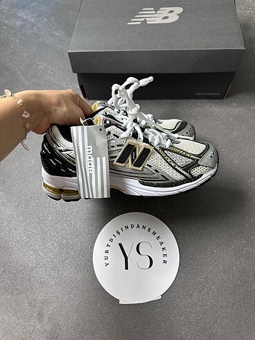 New Balance New Balance 1906R Black Gold