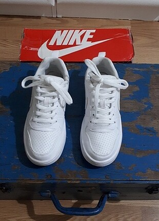Orjinal nike court borough low 36.5 numara 