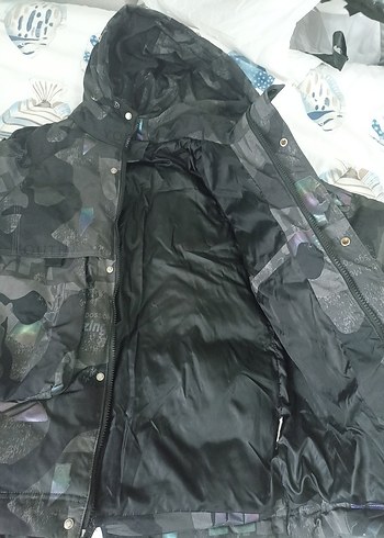 Erkek Çocuk Kamuflaj Desenli Kapüşonlu Mont - Görsel 2