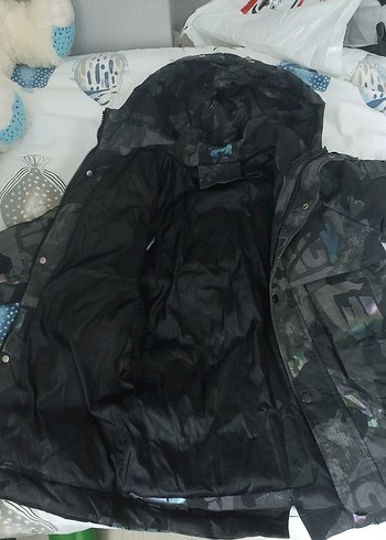 Erkek Çocuk Kamuflaj Desenli Kapüşonlu Mont - Görsel 3