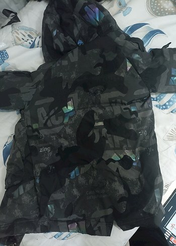 Erkek Çocuk Kamuflaj Desenli Kapüşonlu Mont - Görsel 4