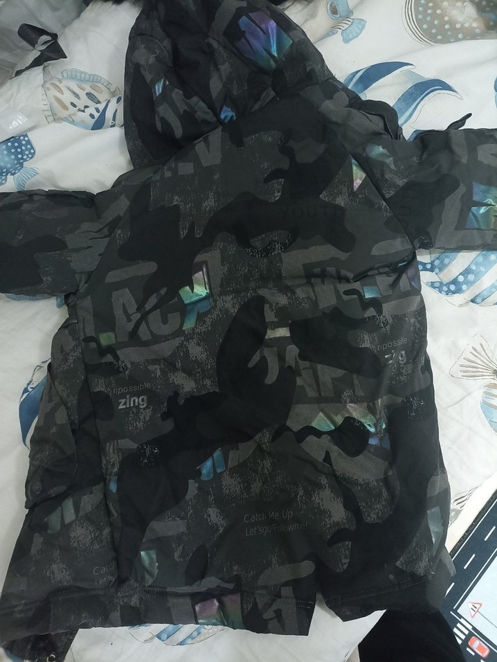 Erkek Çocuk Kamuflaj Desenli Kapüşonlu Mont - Görsel 4