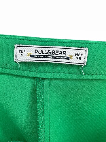 26 Beden yeşil Renk Pull and Bear Mini Şort %70 İndirimli.