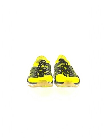 37,5 Beden Nike Spor Ayakkabı %70 İndirimli.