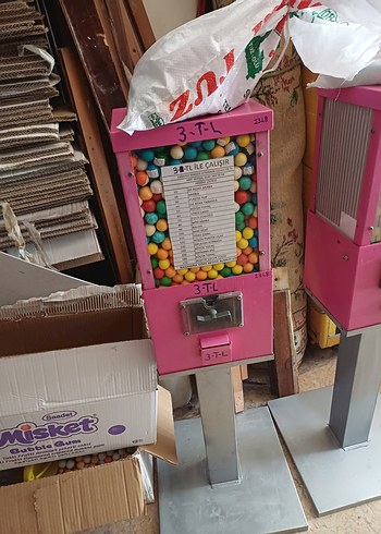 Pembe Retro Sakız Makinesi