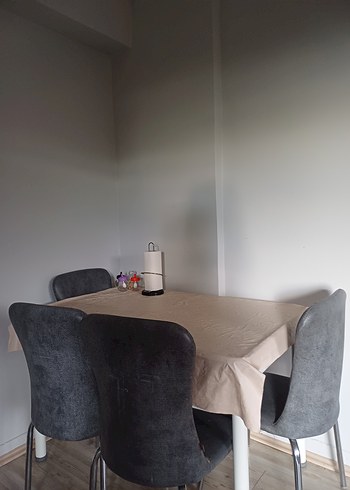 4 kişilik yemek masası