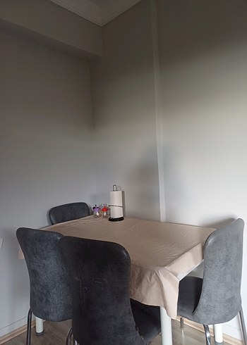 English Home 4 kişilik yemek masası