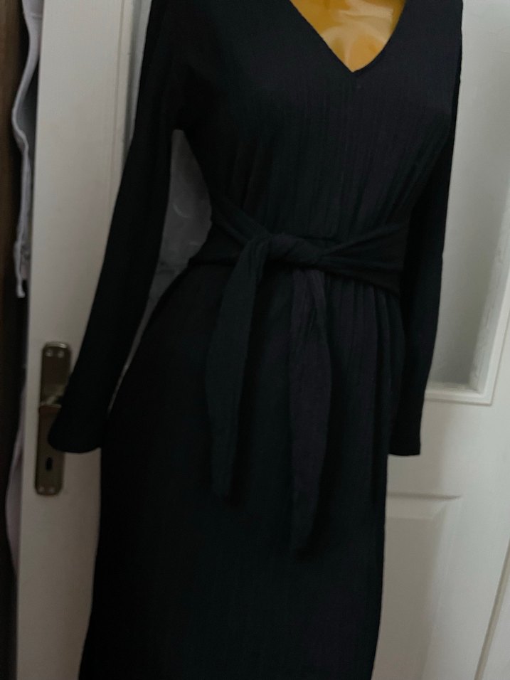 Bershka yırtmaçlı elbise - Görsel 3