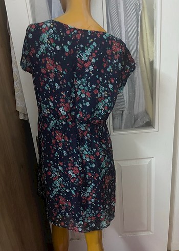 Çiçek Desenli Kısa elbise - Görsel 5