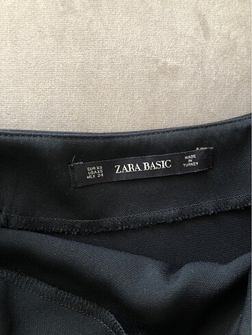 xs Beden Zara içi kısa dantel detaylı yırtmaçlı uzun etek