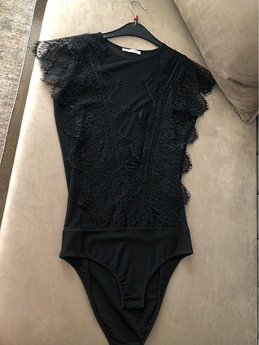 Zara dantel ve tül detaylı body