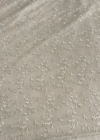 İşlemeli Beyaz Parlak Yatak Örtüsü - Görsel 2